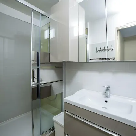 Spacious 2 Bedroom Near City Centre - Dodo Et Tartine Apartment *