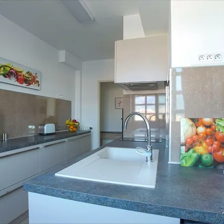 Spacious 2 Bedroom Near City Centre - Dodo Et Tartine Apartment